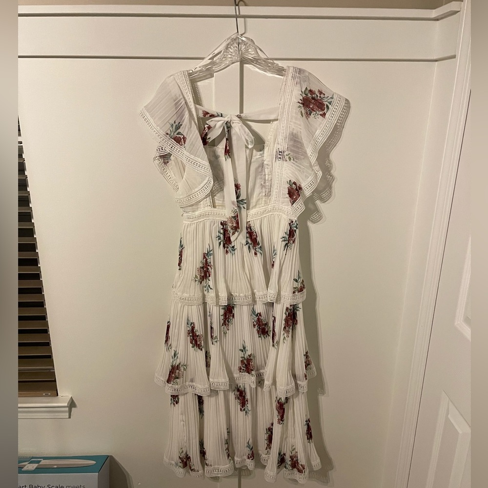 Women’s Lulus Extra Small long white dress - like new